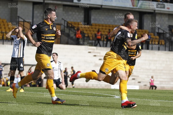 010918 - Port Vale v Newport County, Sky Bet League 2 - Scot Bennett of Newport County celebrates scoring his side's first goal with team mates