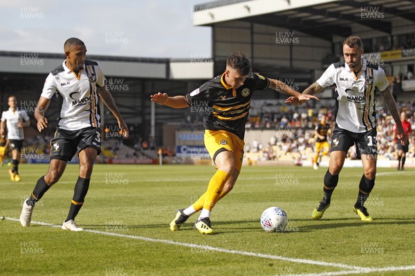 010918 - Port Vale v Newport County, Sky Bet League 2 - Mark Harris of Newport County (centre) in action with Cristian Montano (left) and Connell Rawlinson of Port Vale