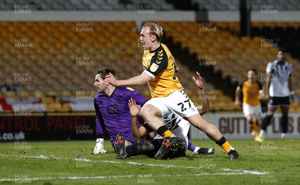 160321 - Port Vale v Newport County - Sky Bet League 2 - Jack Scrimshaw of Newport County shoots past Cristian Montano of Port Vale and Goalkeeper Scott Brown of Port Vale to score their 1st goal