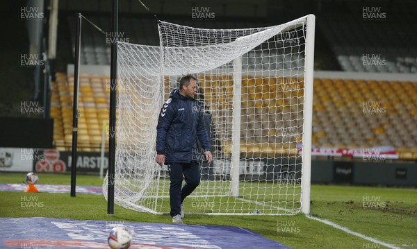 160321 - Port Vale v Newport County - Sky Bet League 2 - Manager Mike Flynn of Newport County walks on to the pitch after half time