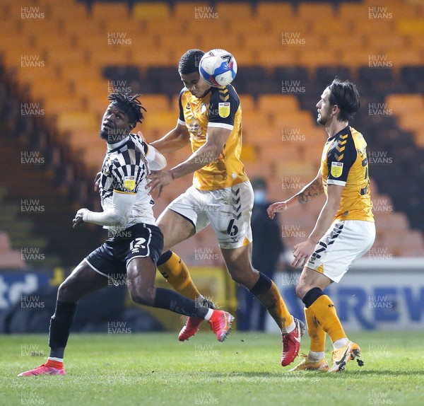 160321 - Port Vale v Newport County - Sky Bet League 2 - Priestley Farquharson of Newport County and Liam Shephard of Newport County and Theo Robinson of Port Vale