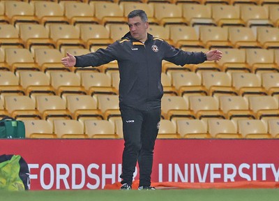 180125 - Port Vale v Newport County - Sky Bet League 2 - Newport manager Nelson Jardin dismay as Port Vale go ahead in 2nd half