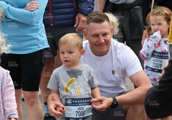 030722 - Run 4 Wales Healthspan Porthcawl 10k - Families take part in the Toddler Dash