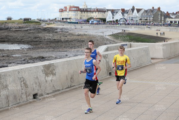 030722 - Run 4 Wales Healthspan Porthcawl 10k - Runners compete in the Future Challengers Mile