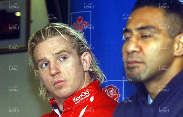 270206 - Anglo-Welsh Powergen Cup Rugby Prieview - Baths Salesi Finau watched by Scarlets Popham talks to the media before his sides clash with the Scarlets on Saturday at the Millennium Stadium 