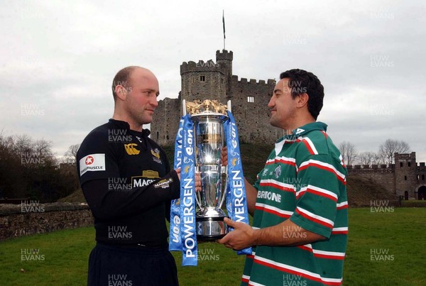 270206 - Anglo-Welsh Powergen Cup Rugby Prieview - Wasp's Alex King(lt) and Leicester's Daryl Gibson with the Powergen Cup at Cardiff Castle ahead of their semi final clash on Saturday at the Millennium Stadium 