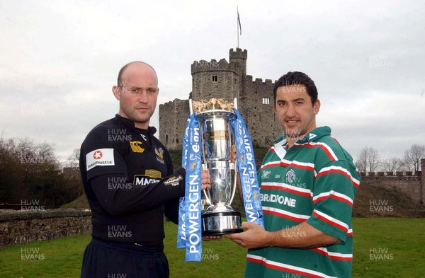 270206 - Anglo-Welsh Powergen Cup Rugby Prieview - Wasp's Alex King(lt) and Leicester's Daryl Gibson with the Powergen Cup at Cardiff Castle ahead of their semi final clash on Saturday at the Millennium Stadium 