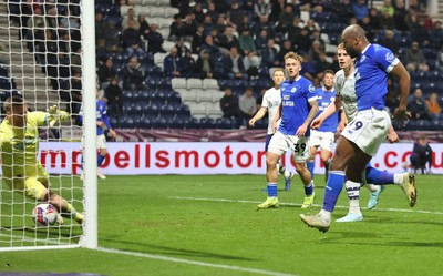 080425 - Preston North End v Cardiff City - Sky Bet Championship - Yakou Meite of Cardiff taps the ball past Goalkeeper David Cornell of Preston North End for the equaliser in the dying minutes of the game