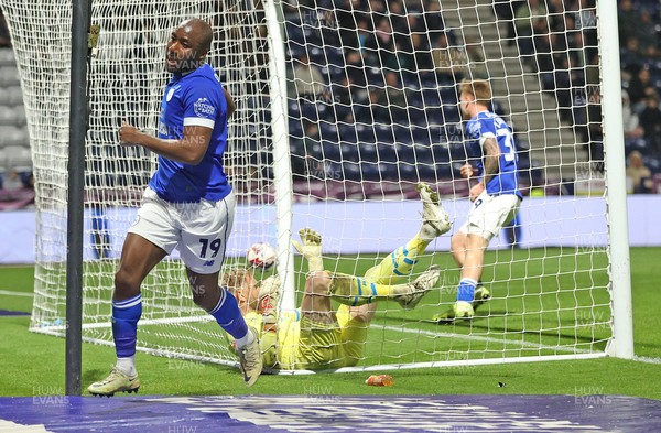 080425 - Preston North End v Cardiff City - Sky Bet Championship - Yakou Meite of Cardiff taps the ball past Goalkeeper David Cornell of Preston North End for the equaliser in the dying minutes of the game