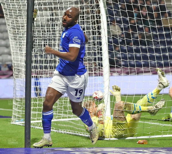 080425 - Preston North End v Cardiff City - Sky Bet Championship - Yakou Meite of Cardiff taps the ball past Goalkeeper David Cornell of Preston North End for the equaliser in the dying minutes of the game