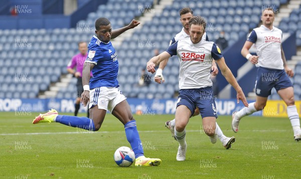 181020 - Preston North End v Cardiff City - Sky Bet Championship - Sheyi Ojo of Cardiff lines up his shot for the 1st goal of the match