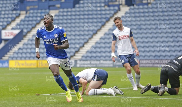181020 - Preston North End v Cardiff City - Sky Bet Championship - Sheyi Ojo of Cardiff lines up his shot for the 1st goal of the match and wheels around to celebrate