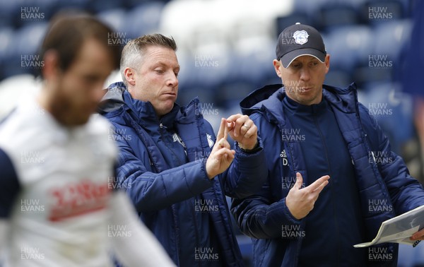 181020 - Preston North End v Cardiff City - Sky Bet Championship - Manager Neil Harris of Cardiff leaves pitch at half time clearly considering his team talk