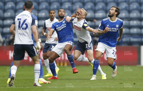 181020 - Preston North End v Cardiff City - Sky Bet Championship - Curtis Nelson of Cardiff with his hand in the face of Jayden Stockley of Preston North End in the 2nd half