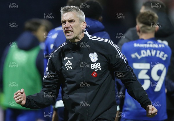 201121 - Preston North End v Cardiff City - Sky Bet Championship - Manager Steve Morison of Cardiff shouts his delight to the Cardiff fans at the end of the match