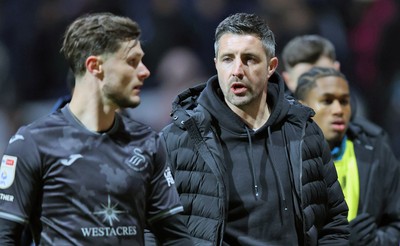 040325 - Preston North End v Swansea City - Sky Bet Championship - Swansea manager Alan Sheehan comes off the pitch at half time and has a word with Liam Cullen of Swansea