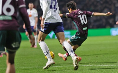 051125 - Preston North End v Swansea City - Sky Bet Championship - Eom Ji-sung of Swansea slams the ball into the net to score Swansea’s goal