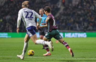 051125 - Preston North End v Swansea City - Sky Bet Championship - Eom Ji-sung of Swansea slams the ball into the net to score Swansea’s goal
