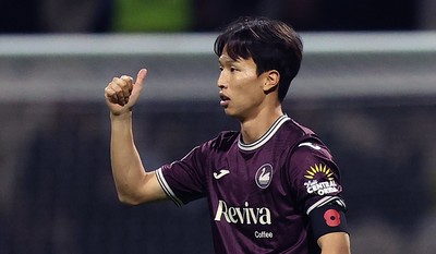 051125 - Preston North End v Swansea City - Sky Bet Championship - Eom Ji-sung of Swansea celebrates scoring a goal in the 2nd half