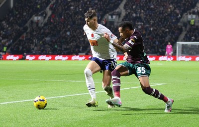 051125 - Preston North End v Swansea City - Sky Bet Championship - Ronald of Swansea and Jordan Storey of Preston North End
