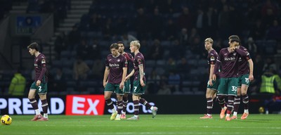 051125 - Preston North End v Swansea City - Sky Bet Championship - Swansea dejected after Preston scores 1st goal