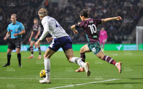 051125 - Preston North End v Swansea City - Sky Bet Championship - Eom Ji-sung of Swansea slams the ball into the net to score Swansea’s goal