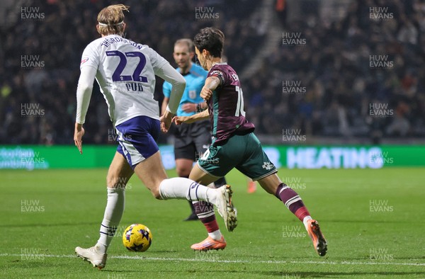 051125 - Preston North End v Swansea City - Sky Bet Championship - Eom Ji-sung of Swansea slams the ball into the net to score Swansea’s goal