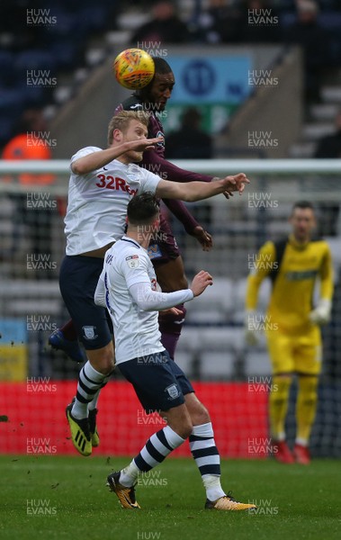 120119 - Preston North End v Swansea City - Sky Bet Championship - Leroy Fer of Swansea and Alan Browne of Preston North End and Jayden Stockley of Preston North End   
