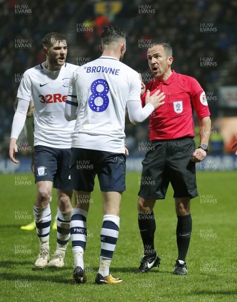 120119 - Preston North End v Swansea City - Sky Bet Championship - Referee KStroud gives a red card to Josh Earl of Preston North End whilst Tom Barkhuizen of Preston North End and Alan Browne of Preston North End protest to referee  