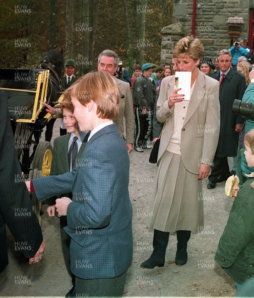 271093 - Princess Diana with William and Harry visit the Welsh Folk Museum St Fagans near Cardiff, South Wales - 