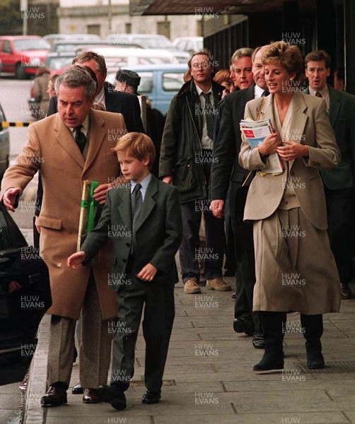 271093 - Princess Diana with William and Harry visit the Welsh Folk Museum St Fagans near Cardiff, South Wales - 