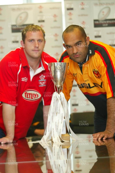 300403 - Principality Cup Preview - Captains Simon Raiwalui (Newport) and Leigh Davies (Llanelli) with the Principality Cup