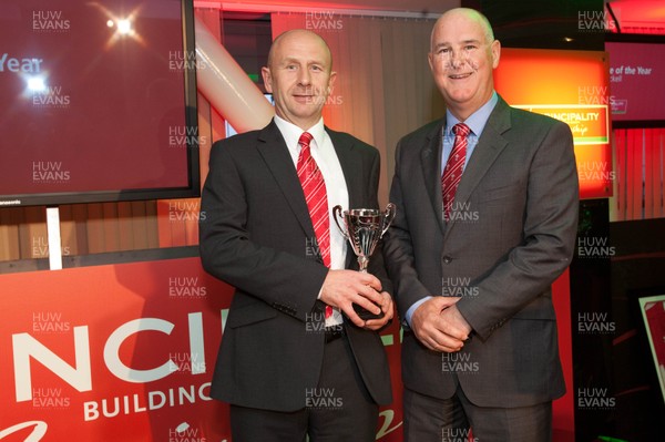 280513 - WRU Principality Premiership Awards Dinner - Nigel Whitehouse, right presents Sean Brickell with the Referee of the Year Award