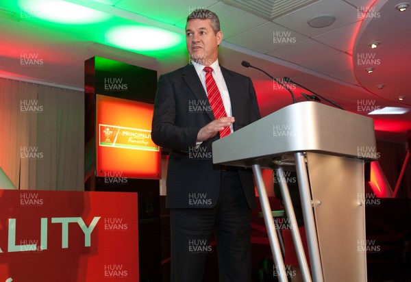 280513 - WRU Principality Premiership Awards Dinner - WRU Chairman David Pickering addresses guests