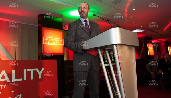 280513 - WRU Principality Premiership Awards Dinner - Joe Lydon addresses guests