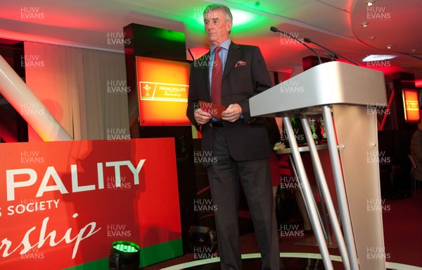 280513 - WRU Principality Premiership Awards Dinner - WRU National Coach Development Manager Allan Lewis addresses guests