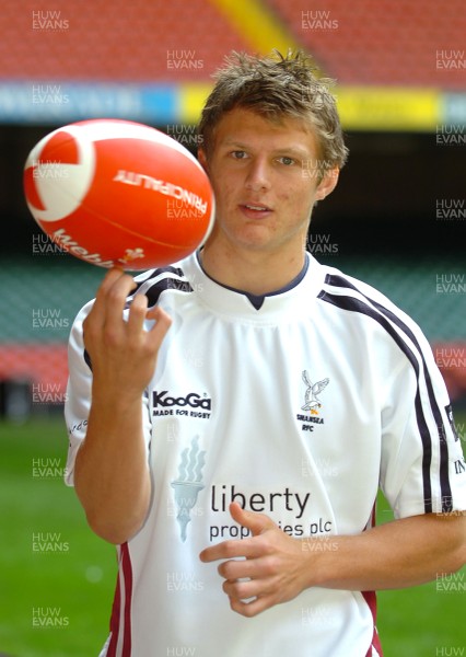 28.08.07 - Principality Premiership Launch - Swansea's Daniel Biggar 