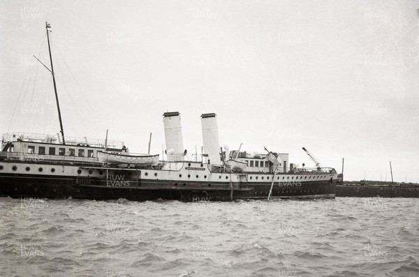 140168 - The Paddle Steamer Bristol Queen shows the damage caused when the tanker Geodor hit her in Cardiff Docks The damage occurred when the towlines parted from the passing tanker Geodor The Bristol Queen was taken out of service after an accident to a paddle wheel on 26 August 1967 and was scrapped soon after these pictures were taken