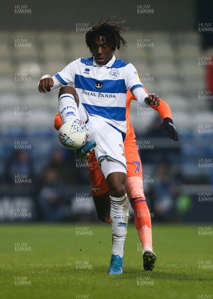 010120 - Queens Park Rangers v Cardiff City, Sky Bet Championship - Ebere Eze of Queens Park Rangers controls the ball as Leandro Bacuna of Cardiff City challenges