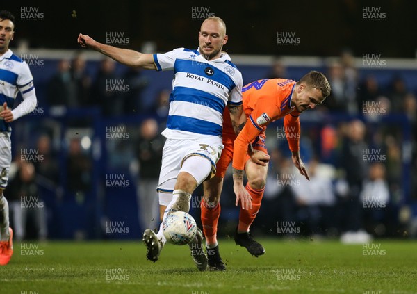 010120 - Queens Park Rangers v Cardiff City, Sky Bet Championship - Danny Ward of Cardiff City is robbed of the ball by Toni Leistner of Queens Park Rangers