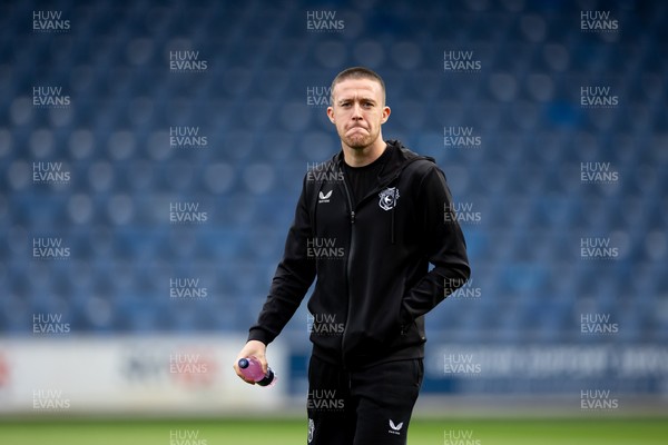020926 - Queens Park Rangers v Cardiff City - Sky Bet Championship - Jack Moylan of Cardiff City walks on the pitch before the game