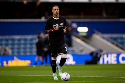 241026 - Queens Park Rangers v Swansea City - Sky Bet Championship - Adam Idah of Swansea City warming up