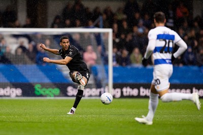 241026 - Queens Park Rangers v Swansea City - Sky Bet Championship - Ben Cabango of Swansea City passes the ball