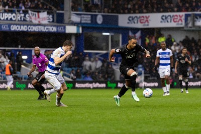 241026 - Queens Park Rangers v Swansea City - Sky Bet Championship - Adam Idah of Swansea City in action