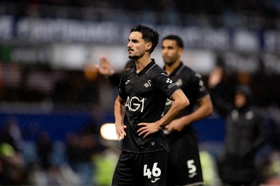 241026 - Queens Park Rangers v Swansea City - Sky Bet Championship - Stephen Eustaquio of Swansea City looks dejected after their sides defeat