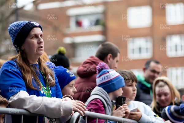 010124 - Queens Park Rangers v Cardiff City - Sky Bet Championship - Fans of Cardiff City wait for the players arrival prior to the game
