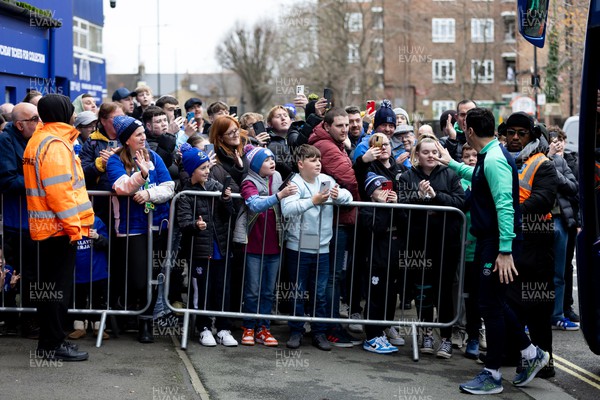 010124 - Queens Park Rangers v Cardiff City - Sky Bet Championship - Erol Bulut manager of Cardiff City greets the fans as he arrives at the stadium prior to the game