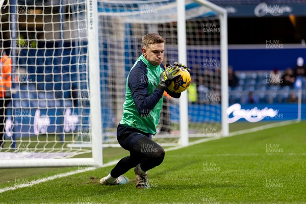 010124 - Queens Park Rangers v Cardiff City - Sky Bet Championship - Matthew Turner of Cardiff City warming up