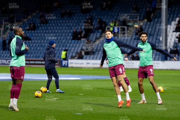 010124 - Queens Park Rangers v Cardiff City - Sky Bet Championship - Players of Cardiff City warm up before the kick off
