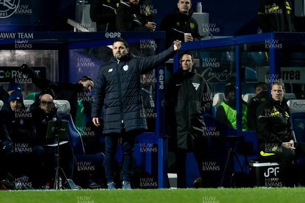 010124 - Queens Park Rangers v Cardiff City - Sky Bet Championship - Erol Bulut manager of Cardiff City gives instructions
